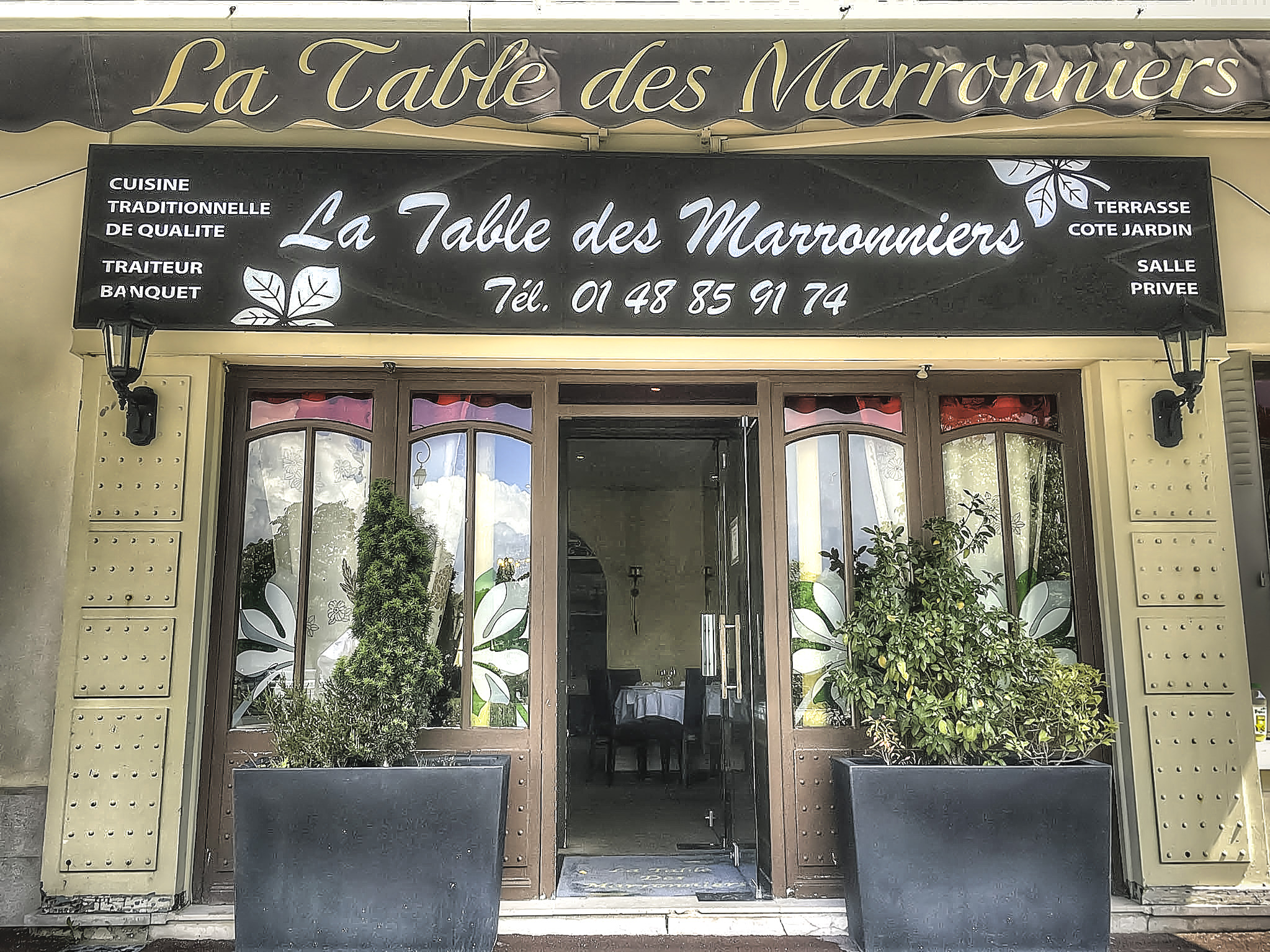 enseigne-boitier-ajoure-lettre-et-lumiere